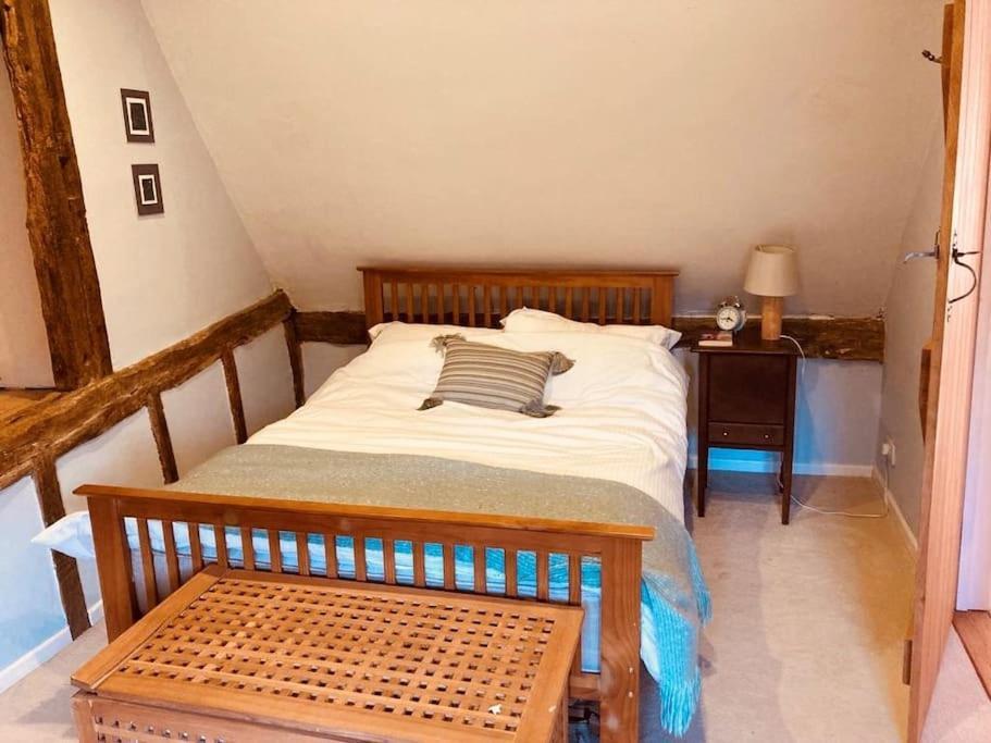 2 Beds & Living In Our Idyllic Country Cottage Bedford Esterno foto