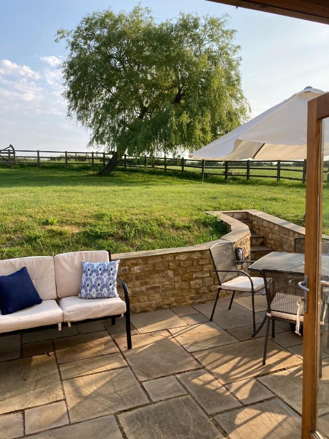 2 Beds & Living In Our Idyllic Country Cottage Bedford Esterno foto