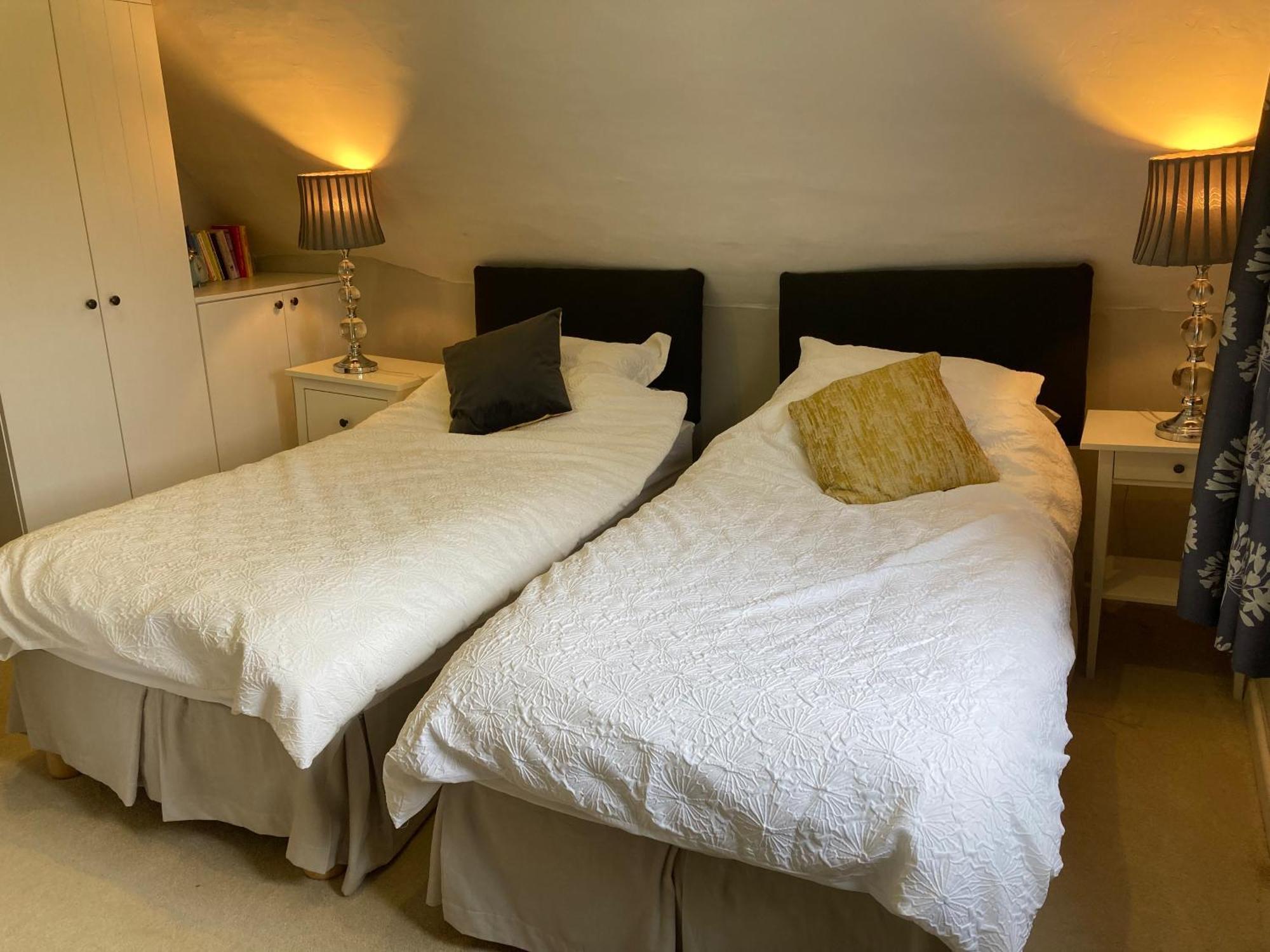 2 Beds & Living In Our Idyllic Country Cottage Bedford Esterno foto